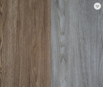 Vinilo de madera de la mirada que suela la decoración interior modificada para requisitos particulares superficie ULTRAVIOLETA del color de la capa